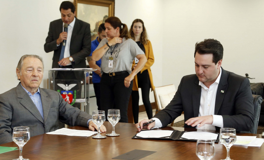 O Governo do Estado e a Klabin anunciaram nesta terça-feira (17) um investimento de R$ 450 milhões da empresa para obras de infraestrutura