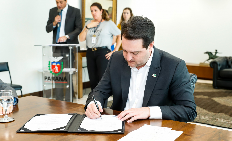 O Governo do Estado e a Klabin anunciaram nesta terça-feira (17) um investimento de R$ 450 milhões da empresa para obras de infraestrutura