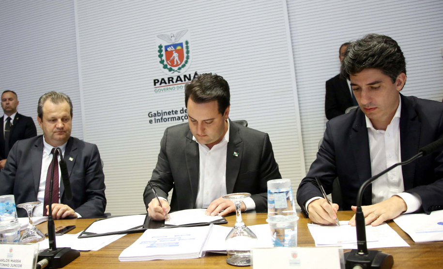 Governador Carlos Massa Ratinho Junior da posse aos novos conselheiros do Conselho Paranaense de Ciência e tecnologia. Curitiba,17/12/2019 Foto:Jaelson Lucas / AEN