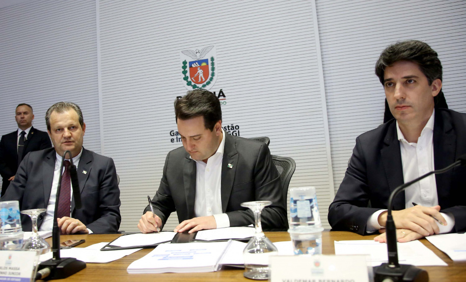 Governador Carlos Massa Ratinho Junior da posse aos novos conselheiros do Conselho Paranaense de Ciência e tecnologia. Curitiba,17/12/2019 Foto:Jaelson Lucas / AEN