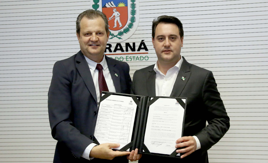 Governador Carlos Massa Ratinho Junior da posse aos novos conselheiros do Conselho Paranaense de Ciência e tecnologia. Curitiba,17/12/2019 Foto:Jaelson Lucas / AEN
