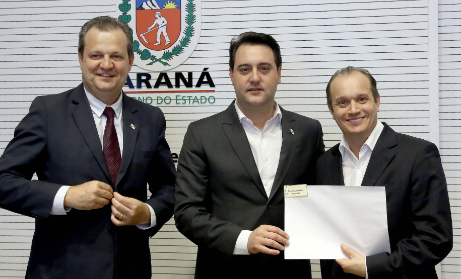 Governador Carlos Massa Ratinho Junior da posse aos novos conselheiros do Conselho Paranaense de Ciência e tecnologia. Curitiba,17/12/2019 Foto:Jaelson Lucas / AEN