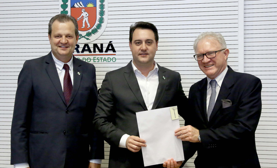 Governador Carlos Massa Ratinho Junior da posse aos novos conselheiros do Conselho Paranaense de Ciência e tecnologia. Curitiba,17/12/2019 Foto:Jaelson Lucas / AEN
