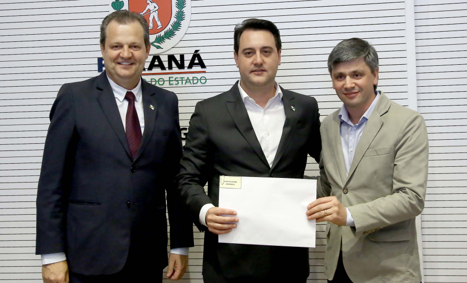 Governador Carlos Massa Ratinho Junior da posse aos novos conselheiros do Conselho Paranaense de Ciência e tecnologia. Curitiba,17/12/2019 Foto:Jaelson Lucas / AEN