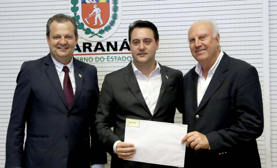 Governador Carlos Massa Ratinho Junior da posse aos novos conselheiros do Conselho Paranaense de Ciência e tecnologia. Curitiba,17/12/2019 Foto:Jaelson Lucas / AEN