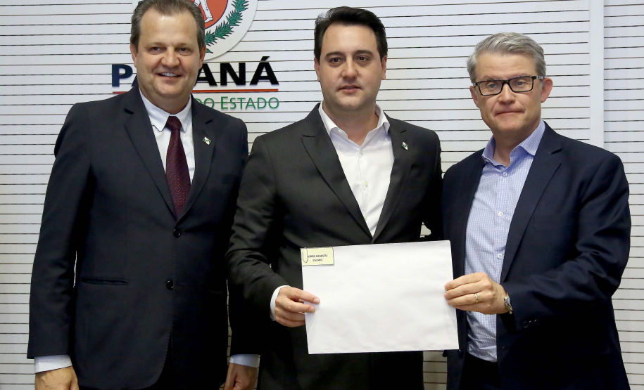 Governador Carlos Massa Ratinho Junior da posse aos novos conselheiros do Conselho Paranaense de Ciência e tecnologia. Curitiba,17/12/2019 Foto:Jaelson Lucas / AEN