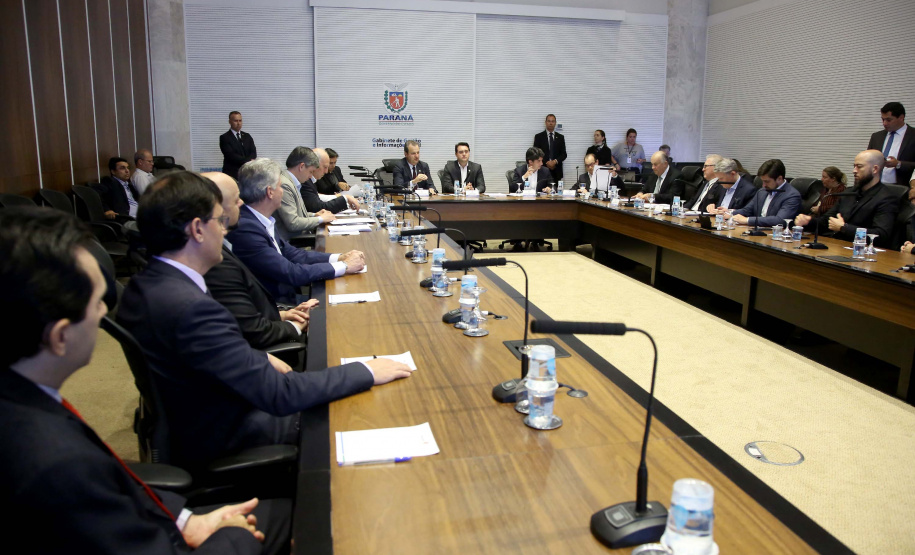 Governador Carlos Massa Ratinho Junior da posse aos novos conselheiros do Conselho Paranaense de Ciência e tecnologia. Curitiba,17/12/2019 Foto:Jaelson Lucas / AEN