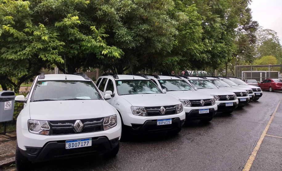 A Agência de Defesa Agropecuária do Paraná (Adapar) recebeu 20 veículos utilitários, que serão utilizados nos serviços de defesa animal. Os carros resultam de parceria com o Ministério da Agricultura, Pecuária e Abastecimento e foram entregues terça-feira (17). Os supervisores regionais estiveram em Curitiba para uma reunião e já seguiram com os veículos para as diversas regiões do Estado. Foto:SEAB