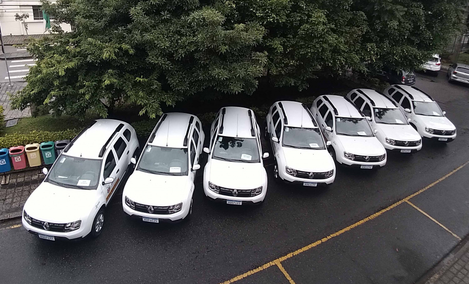 A Agência de Defesa Agropecuária do Paraná (Adapar) recebeu 20 veículos utilitários, que serão utilizados nos serviços de defesa animal. Os carros resultam de parceria com o Ministério da Agricultura, Pecuária e Abastecimento e foram entregues terça-feira (17). Os supervisores regionais estiveram em Curitiba para uma reunião e já seguiram com os veículos para as diversas regiões do Estado. Foto:SEAB