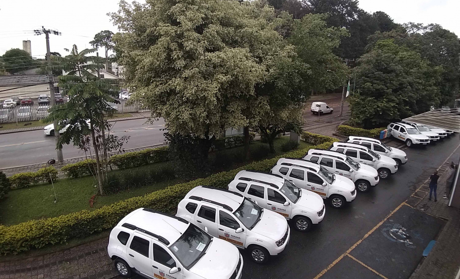 A Agência de Defesa Agropecuária do Paraná (Adapar) recebeu 20 veículos utilitários, que serão utilizados nos serviços de defesa animal. Os carros resultam de parceria com o Ministério da Agricultura, Pecuária e Abastecimento e foram entregues terça-feira (17). Os supervisores regionais estiveram em Curitiba para uma reunião e já seguiram com os veículos para as diversas regiões do Estado. Foto:SEAB