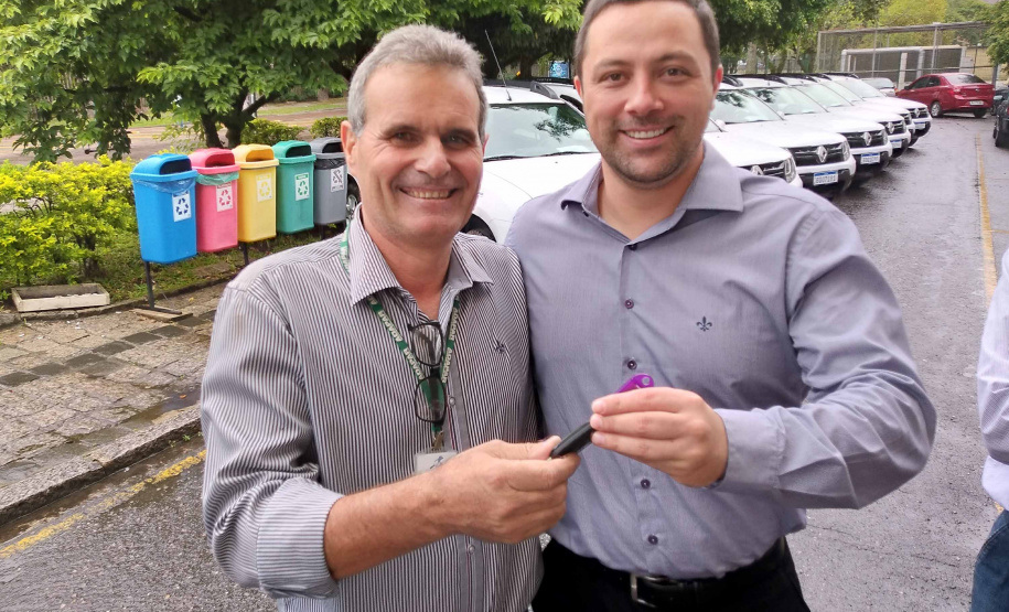 A Agência de Defesa Agropecuária do Paraná (Adapar) recebeu 20 veículos utilitários, que serão utilizados nos serviços de defesa animal. Os carros resultam de parceria com o Ministério da Agricultura, Pecuária e Abastecimento e foram entregues terça-feira (17). Os supervisores regionais estiveram em Curitiba para uma reunião e já seguiram com os veículos para as diversas regiões do Estado. Foto:SEAB