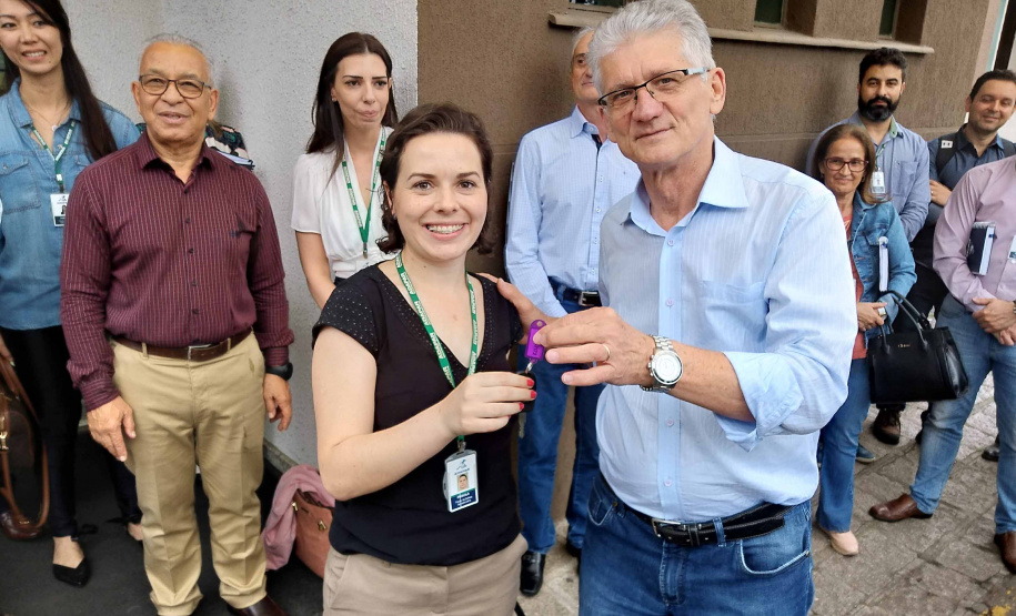 A Agência de Defesa Agropecuária do Paraná (Adapar) recebeu 20 veículos utilitários, que serão utilizados nos serviços de defesa animal. Os carros resultam de parceria com o Ministério da Agricultura, Pecuária e Abastecimento e foram entregues terça-feira (17). Os supervisores regionais estiveram em Curitiba para uma reunião e já seguiram com os veículos para as diversas regiões do Estado. Foto:SEAB