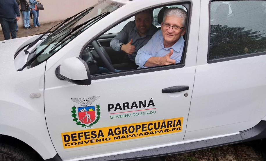 A Agência de Defesa Agropecuária do Paraná (Adapar) recebeu 20 veículos utilitários, que serão utilizados nos serviços de defesa animal. Os carros resultam de parceria com o Ministério da Agricultura, Pecuária e Abastecimento e foram entregues terça-feira (17). Os supervisores regionais estiveram em Curitiba para uma reunião e já seguiram com os veículos para as diversas regiões do Estado. Foto:SEAB