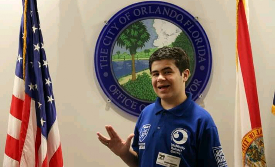 Após presenciar por diversas vezes a água do Rio Barigui inundar sua casa e a de vizinhos, na Cidade Industrial de Curitiba (CIC), depois de fortes chuvas, o estudante Raul Guedes Carlessi desenvolveu, com o colega João Vitor Mello, um sistema que avisa moradores quando o nível dos rios aumenta. Foto:SEED