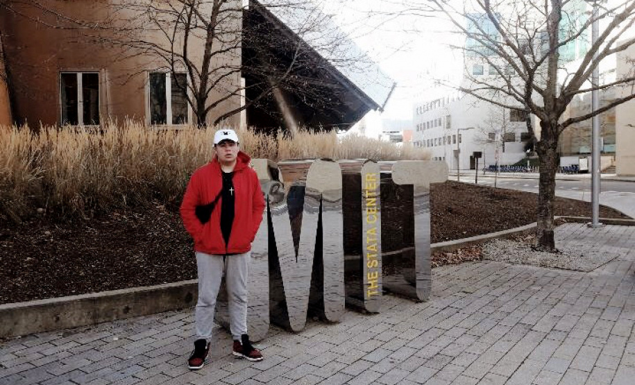 Após presenciar por diversas vezes a água do Rio Barigui inundar sua casa e a de vizinhos, na Cidade Industrial de Curitiba (CIC), depois de fortes chuvas, o estudante Raul Guedes Carlessi desenvolveu, com o colega João Vitor Mello, um sistema que avisa moradores quando o nível dos rios aumenta. Foto:SEED