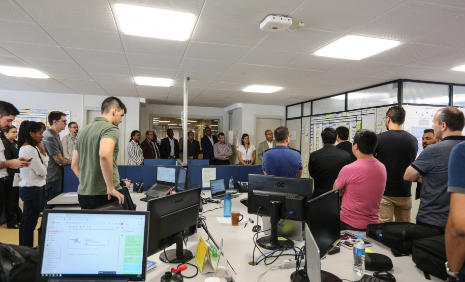 Um grupo de profissionais de Angola fez uma visita técnica à Receita Estadual do Paraná para conhecer o Sistema de Gestão Tributária (SGT) em desenvolvimento na Secretaria da Fazenda. O sistema é uma solução integrada para permitir a modernização dos sistemas em uso e oferecer uma visão de 360 graus do sistema e da arrecadação do Estado.  12/12/2019  -  Foto: Geraldo Bubniak/AEN