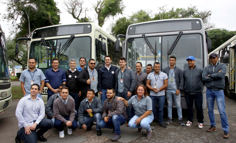 Importantes linhas que atendem o transporte coletivo de oito municípios da Região Metropolitana de Curitiba (RMC) ganharam 22 ônibus novos. Os veículos foram entregues pelo governador Carlos Massa Ratinho Junior, nesta quarta-feira (18), durante evento no Parque Barigui, em Curitiba.Foto:Jaelson Lucas / AEN