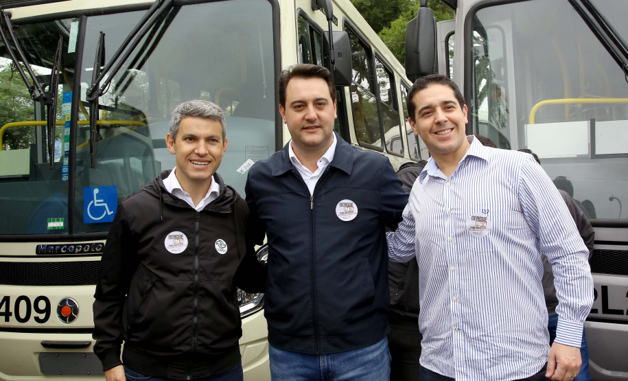 Importantes linhas que atendem o transporte coletivo de oito municípios da Região Metropolitana de Curitiba (RMC) ganharam 22 ônibus novos. Os veículos foram entregues pelo governador Carlos Massa Ratinho Junior, nesta quarta-feira (18), durante evento no Parque Barigui, em Curitiba.Foto:Jaelson Lucas / AEN