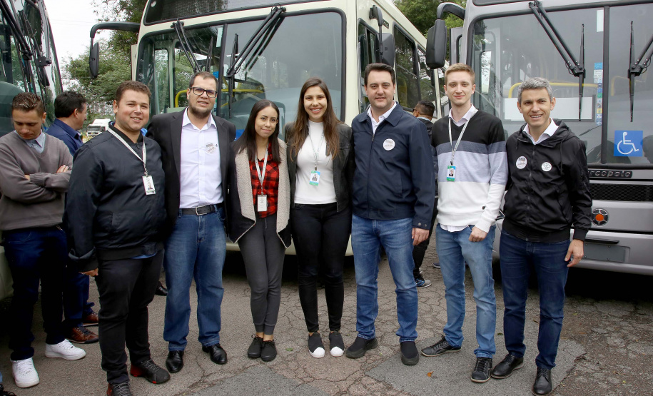 Importantes linhas que atendem o transporte coletivo de oito municípios da Região Metropolitana de Curitiba (RMC) ganharam 22 ônibus novos. Os veículos foram entregues pelo governador Carlos Massa Ratinho Junior, nesta quarta-feira (18), durante evento no Parque Barigui, em Curitiba.Foto:Jaelson Lucas / AEN