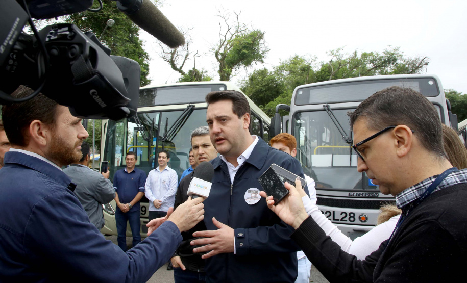 Importantes linhas que atendem o transporte coletivo de oito municípios da Região Metropolitana de Curitiba (RMC) ganharam 22 ônibus novos. Os veículos foram entregues pelo governador Carlos Massa Ratinho Junior, nesta quarta-feira (18), durante evento no Parque Barigui, em Curitiba.Foto:Jaelson Lucas / AEN