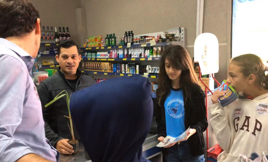 O Governo do Estado mobilizou toda a sua estrutura para ações integradas de combate à dengue, durante esta quarta-feira, 18 de dezembro, dando início a série de atividades que serão realizadas ao longo dos próximos meses.Secretaria da Educação. Foto:SEED