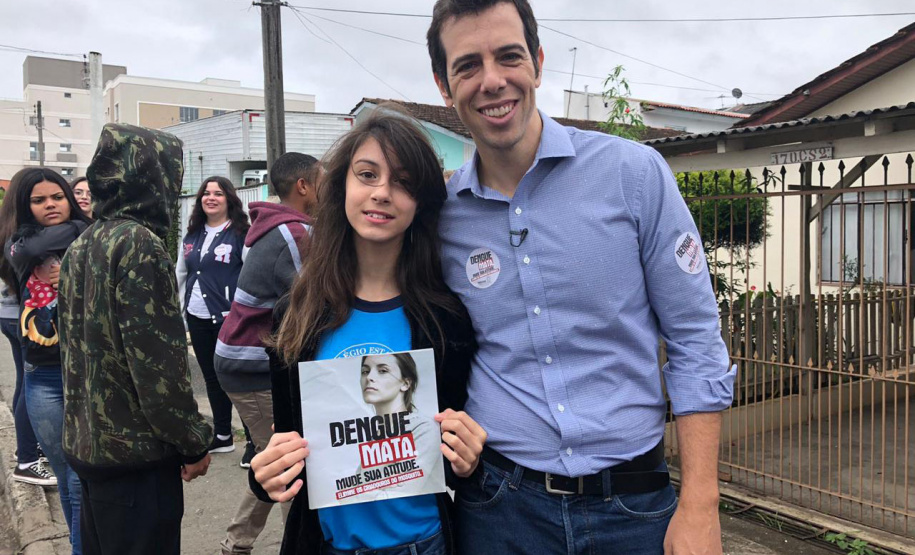 O Governo do Estado mobilizou toda a sua estrutura para ações integradas de combate à dengue, durante esta quarta-feira, 18 de dezembro, dando início a série de atividades que serão realizadas ao longo dos próximos meses.Secretaria da Educação. Foto:SEED