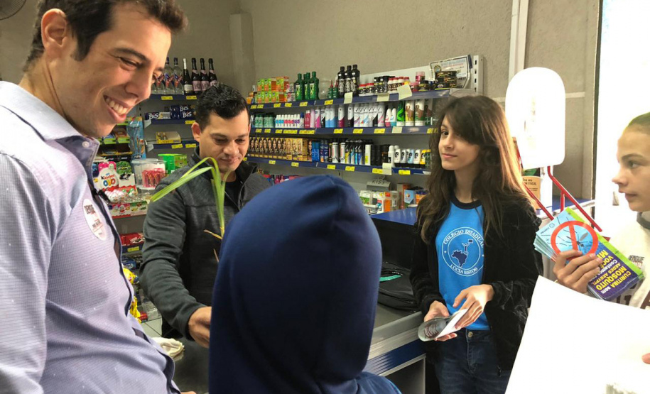 O Governo do Estado mobilizou toda a sua estrutura para ações integradas de combate à dengue, durante esta quarta-feira, 18 de dezembro, dando início a série de atividades que serão realizadas ao longo dos próximos meses.Secretaria da Educação. Foto:SEED