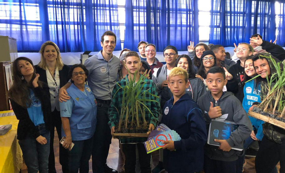 O Governo do Estado mobilizou toda a sua estrutura para ações integradas de combate à dengue, durante esta quarta-feira, 18 de dezembro, dando início a série de atividades que serão realizadas ao longo dos próximos meses.Secretaria da Educação. Foto:SEED