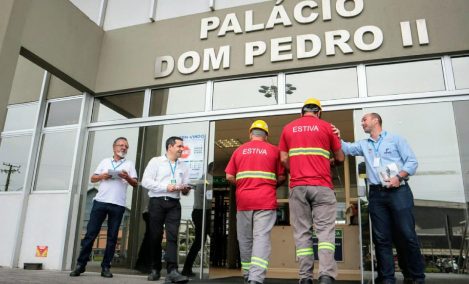 O Governo do Estado mobilizou toda a sua estrutura para ações integradas de combate à dengue, durante esta quarta-feira, 18 de dezembro, dando início a série de atividades que serão realizadas ao longo dos próximos meses.Porto de Paranaguá. Foto: Claudio Neves