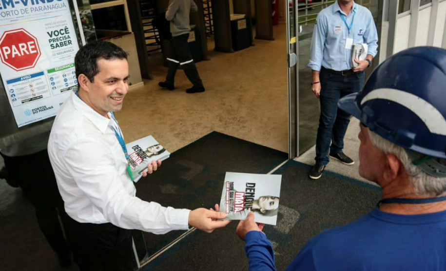 O Governo do Estado mobilizou toda a sua estrutura para ações integradas de combate à dengue, durante esta quarta-feira, 18 de dezembro, dando início a série de atividades que serão realizadas ao longo dos próximos meses.Porto de Paranaguá. Foto: Claudio Neves