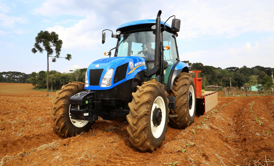 Trator solidário, Plantação de fumo. Na imagem Lucas Geraldo. Ipiranga, 12/09/2019 Foto: Jaelson Lucas / AEN