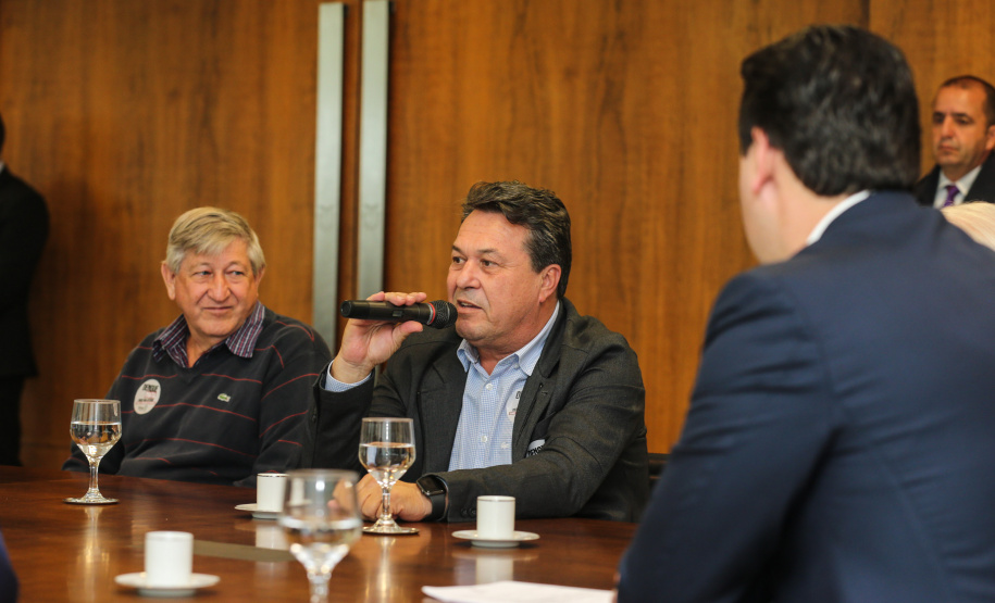 Ilha das Cobras O Governador Carlos Massa Ratinho Junior assina nesta quarta-feira (18), no Palácio Iguaçu, em Curitiba, junto a União o termo de renovação da cessão da residência oficial de veraneio do Executivo estadual para a implantação da Escola do Mar. Curitiba, 18/12/2019 - Foto: Geraldo Bubniak/AEN