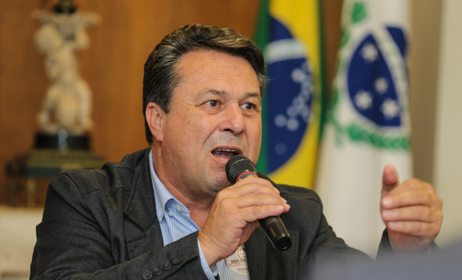 Ilha das Cobras O Governador Carlos Massa Ratinho Junior assina nesta quarta-feira (18), no Palácio Iguaçu, em Curitiba, junto a União o termo de renovação da cessão da residência oficial de veraneio do Executivo estadual para a implantação da Escola do Mar. Curitiba, 18/12/2019 - Foto: Geraldo Bubniak/AEN
