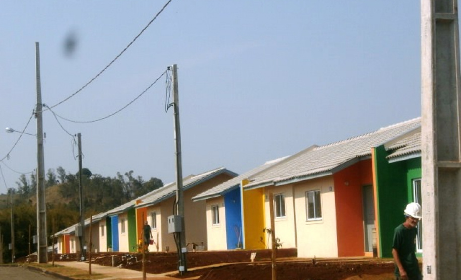 Cohapar, Caixa Econômica e prefeitura inauguraram conjunto habitacional com 128 imóveis em Santo Antônio da Platina, enquanto chaves de 47 unidades do programa Habita Paraná foram entregues à população de Cornélio Procópio.