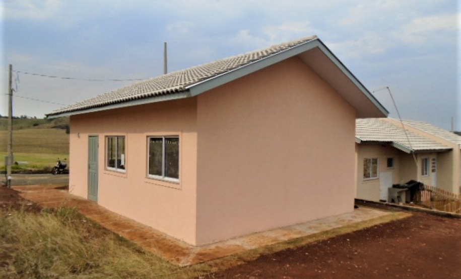 Cohapar, Caixa Econômica e prefeitura inauguraram conjunto habitacional com 128 imóveis em Santo Antônio da Platina, enquanto chaves de 47 unidades do programa Habita Paraná foram entregues à população de Cornélio Procópio.