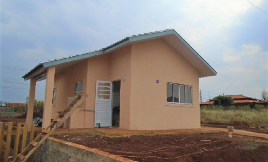 Cohapar, Caixa Econômica e prefeitura inauguraram conjunto habitacional com 128 imóveis em Santo Antônio da Platina, enquanto chaves de 47 unidades do programa Habita Paraná foram entregues à população de Cornélio Procópio.