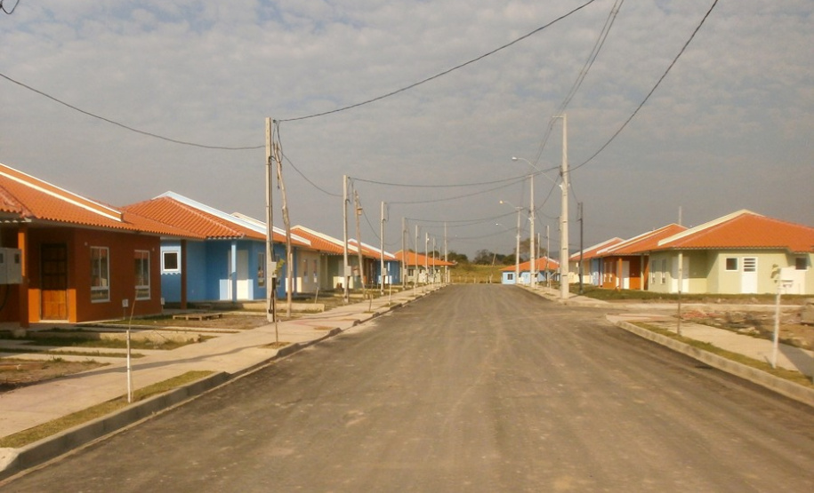 Cohapar, Caixa Econômica e prefeitura inauguraram conjunto habitacional com 128 imóveis em Santo Antônio da Platina, enquanto chaves de 47 unidades do programa Habita Paraná foram entregues à população de Cornélio Procópio.