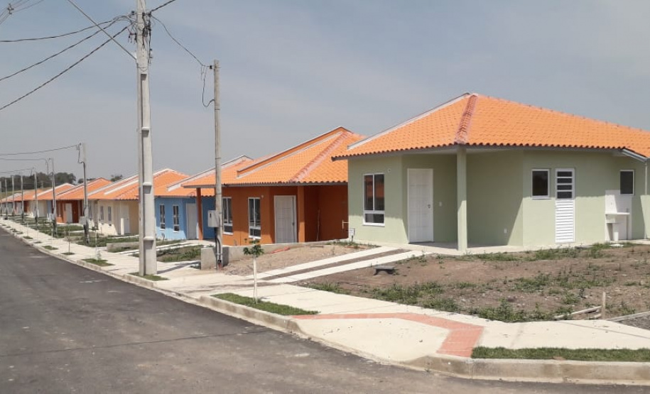 Cohapar, Caixa Econômica e prefeitura inauguraram conjunto habitacional com 128 imóveis em Santo Antônio da Platina, enquanto chaves de 47 unidades do programa Habita Paraná foram entregues à população de Cornélio Procópio.