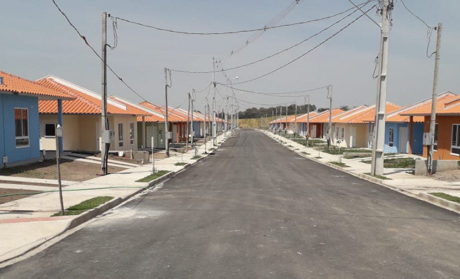 Cohapar, Caixa Econômica e prefeitura inauguraram conjunto habitacional com 128 imóveis em Santo Antônio da Platina, enquanto chaves de 47 unidades do programa Habita Paraná foram entregues à população de Cornélio Procópio.