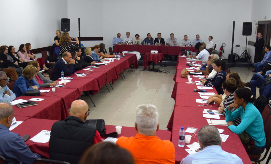 A versão inicial do Plano Estadual de Saúde (PES) foi disponibilizada nesta quinta-feira (19) aos integrantes do Conselho Estadual de Saúde (CES) durante a última reunião do ano do grupo. O plano vai balizar a política pública na área para o período de 2020 a 2023, já com o orçamento elaborado e as propostas desta gestão. Também foram discutidos temas como doação de órgãos, tuberculose, HIV/AIDS e apresentadas algumas das ações que ocorrerão na operação Verão Maior.Foto:SESA