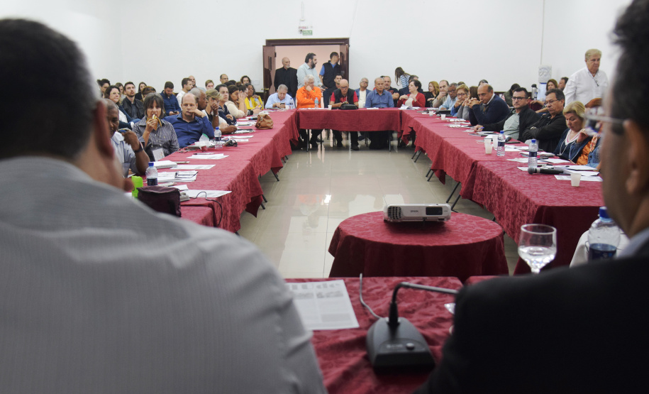 A versão inicial do Plano Estadual de Saúde (PES) foi disponibilizada nesta quinta-feira (19) aos integrantes do Conselho Estadual de Saúde (CES) durante a última reunião do ano do grupo. O plano vai balizar a política pública na área para o período de 2020 a 2023, já com o orçamento elaborado e as propostas desta gestão. Também foram discutidos temas como doação de órgãos, tuberculose, HIV/AIDS e apresentadas algumas das ações que ocorrerão na operação Verão Maior.Foto:SESA