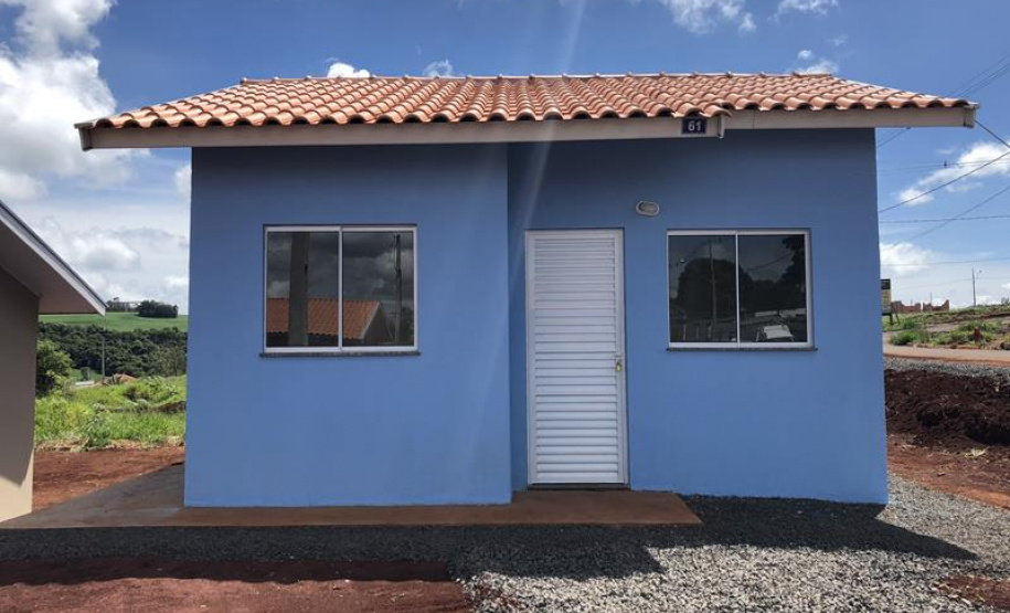Com um investimento de R$ 723 mil do Governo do Paraná financiados junto ao Banco Interamericano de Desenvolvimento (BID) 12 famílias receberam imóveis novos completamente de graça.