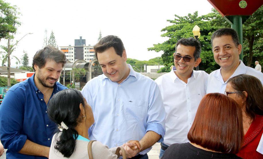 A instalação de uma indústria de alimentos vai gerar 650 empregos diretos em Cambé, na Região Metropolitana de Londrina, Norte do Paraná. O investimento de R$ 170 milhões é do Grupo Muffato e foi anunciado nesta sexta-feira (20) em evento com o governador Carlos Massa Ratinho Junior e o diretor da empresa, Everton Muffato, realizado na prefeitura de Cambé.