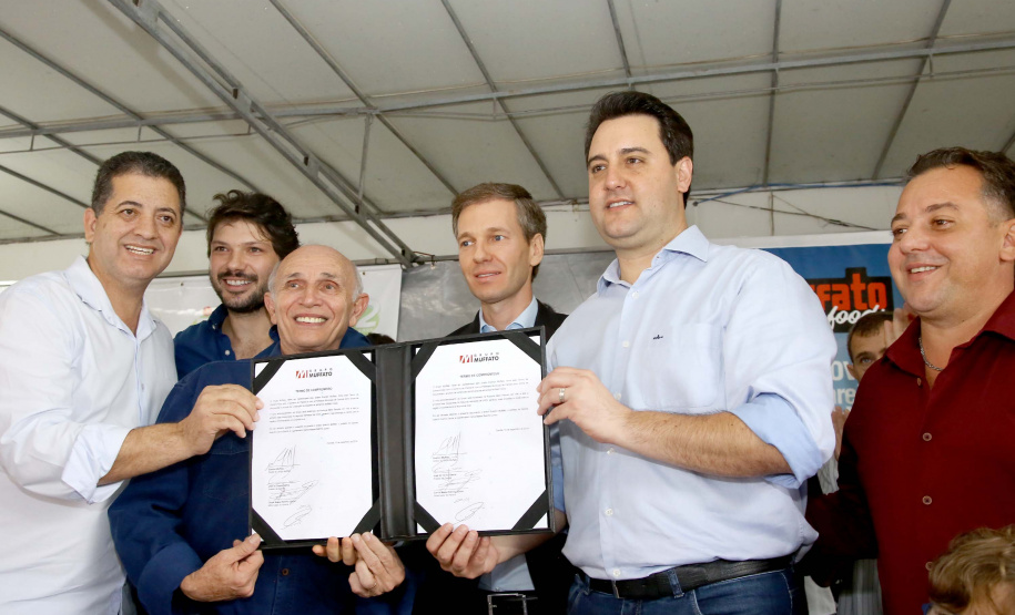 A instalação de uma indústria de alimentos vai gerar 650 empregos diretos em Cambé, na Região Metropolitana de Londrina, Norte do Paraná. O investimento de R$ 170 milhões é do Grupo Muffato e foi anunciado nesta sexta-feira (20) em evento com o governador Carlos Massa Ratinho Junior e o diretor da empresa, Everton Muffato, realizado na prefeitura de Cambé.