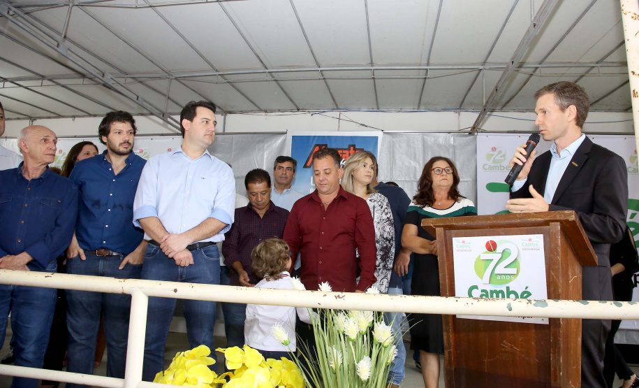 A instalação de uma indústria de alimentos vai gerar 650 empregos diretos em Cambé, na Região Metropolitana de Londrina, Norte do Paraná. O investimento de R$ 170 milhões é do Grupo Muffato e foi anunciado nesta sexta-feira (20) em evento com o governador Carlos Massa Ratinho Junior e o diretor da empresa, Everton Muffato, realizado na prefeitura de Cambé.