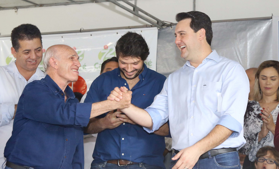 A instalação de uma indústria de alimentos vai gerar 650 empregos diretos em Cambé, na Região Metropolitana de Londrina, Norte do Paraná. O investimento de R$ 170 milhões é do Grupo Muffato e foi anunciado nesta sexta-feira (20) em evento com o governador Carlos Massa Ratinho Junior e o diretor da empresa, Everton Muffato, realizado na prefeitura de Cambé.