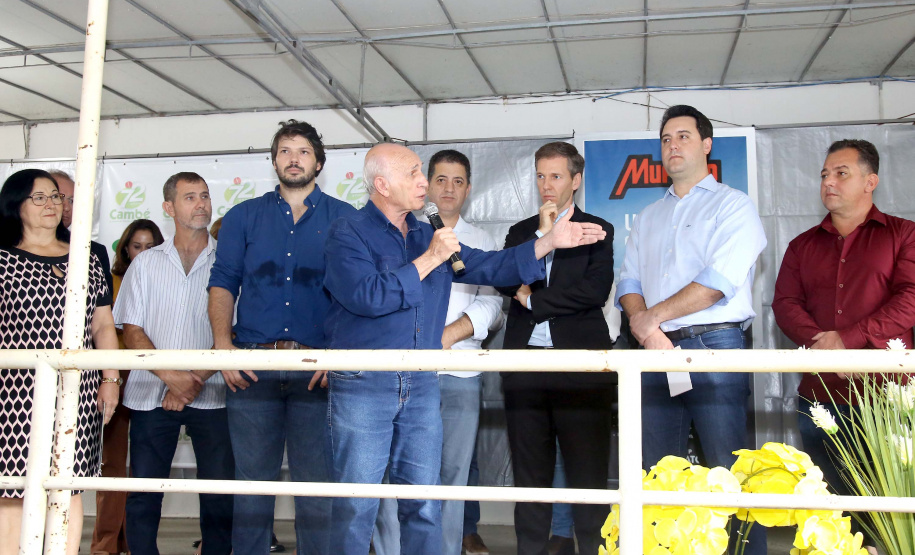 A instalação de uma indústria de alimentos vai gerar 650 empregos diretos em Cambé, na Região Metropolitana de Londrina, Norte do Paraná. O investimento de R$ 170 milhões é do Grupo Muffato e foi anunciado nesta sexta-feira (20) em evento com o governador Carlos Massa Ratinho Junior e o diretor da empresa, Everton Muffato, realizado na prefeitura de Cambé.