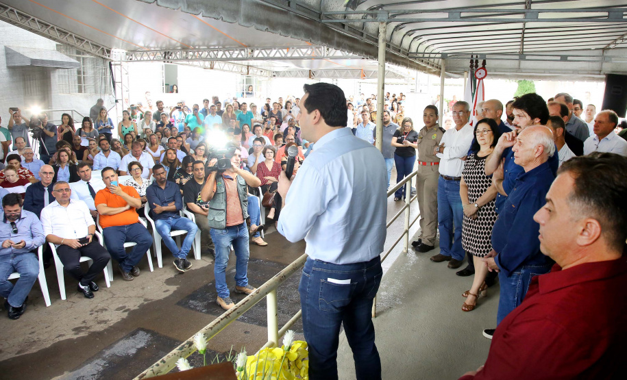 A instalação de uma indústria de alimentos vai gerar 650 empregos diretos em Cambé, na Região Metropolitana de Londrina, Norte do Paraná. O investimento de R$ 170 milhões é do Grupo Muffato e foi anunciado nesta sexta-feira (20) em evento com o governador Carlos Massa Ratinho Junior e o diretor da empresa, Everton Muffato, realizado na prefeitura de Cambé.