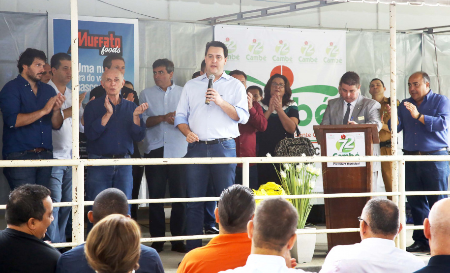 A instalação de uma indústria de alimentos vai gerar 650 empregos diretos em Cambé, na Região Metropolitana de Londrina, Norte do Paraná. O investimento de R$ 170 milhões é do Grupo Muffato e foi anunciado nesta sexta-feira (20) em evento com o governador Carlos Massa Ratinho Junior e o diretor da empresa, Everton Muffato, realizado na prefeitura de Cambé.