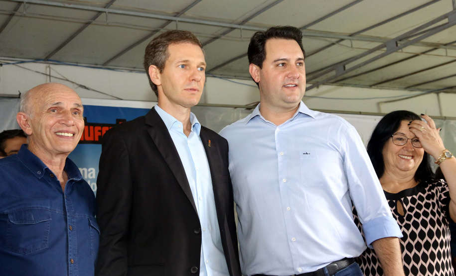 A instalação de uma indústria de alimentos vai gerar 650 empregos diretos em Cambé, na Região Metropolitana de Londrina, Norte do Paraná. O investimento de R$ 170 milhões é do Grupo Muffato e foi anunciado nesta sexta-feira (20) em evento com o governador Carlos Massa Ratinho Junior e o diretor da empresa, Everton Muffato, realizado na prefeitura de Cambé.